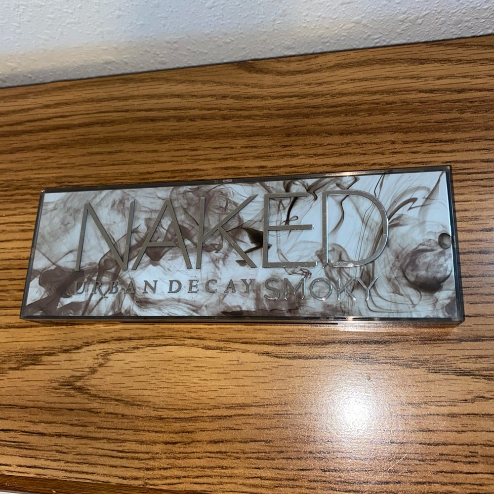 ❤️ SOLD ❤️ Urban Decay Naked Smoky Palette
